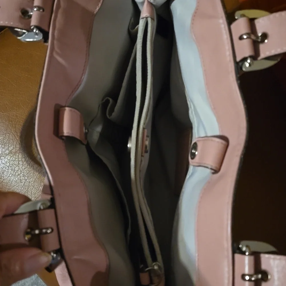 Elegant Pink Coach Leather Tote Bag - Picture 6 of 6